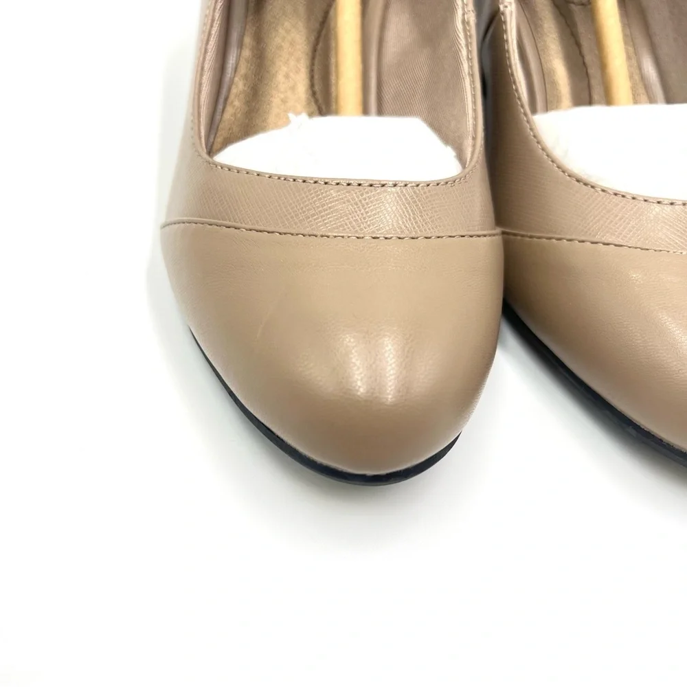 Life Stride Size 7 Dreams Tan Beige Nude Wedge Pumps Heels Round Toe Shoes‎